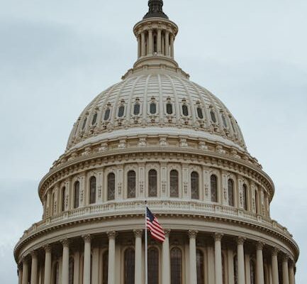 Тошкент вилоятида 10 минг доллар эвазига суд ҳукмини ўзгартириб беришни ваъда қилган адвокат ушланди